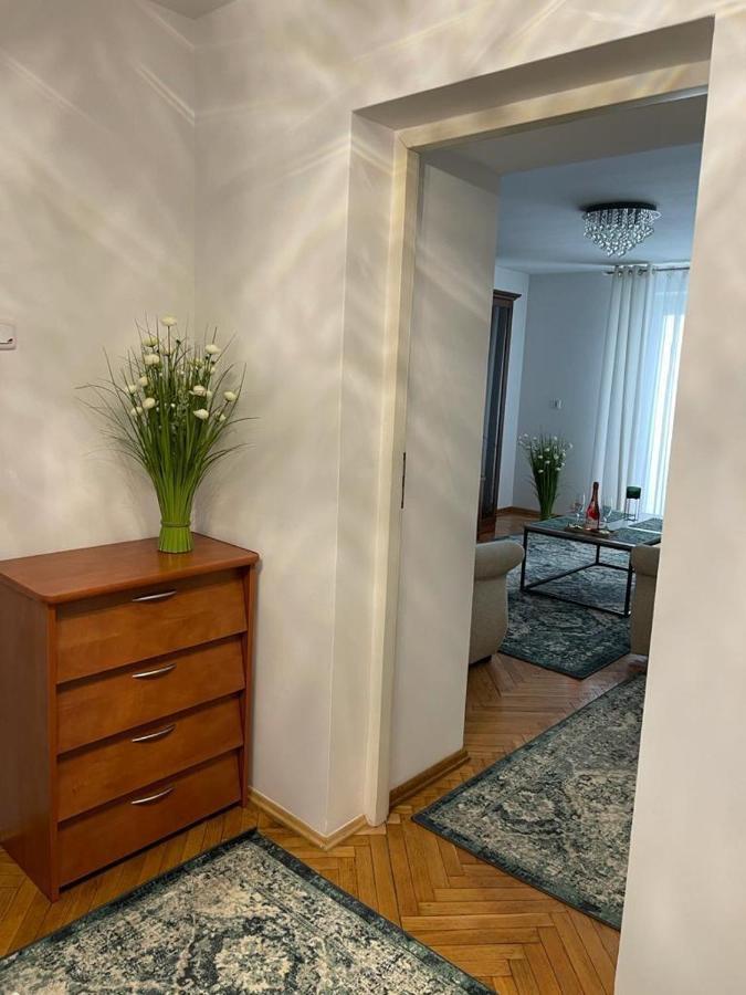 Green Apartment Kolo  Bagian luar foto